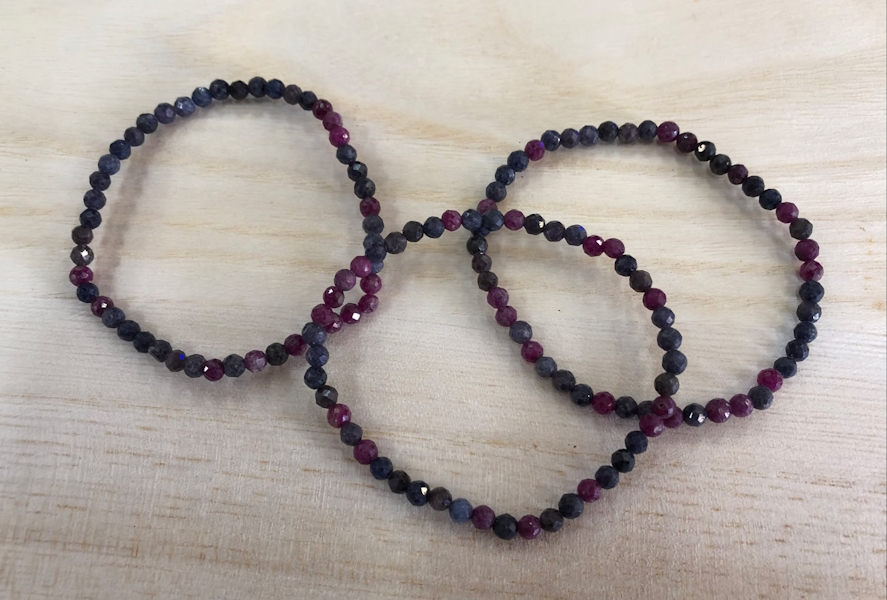 Pulsera zafiro y rubí bola facetada